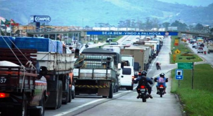 PRF anuncia liberação de corredor para veículos leves no acostamento da BR-101 em Palhoça
